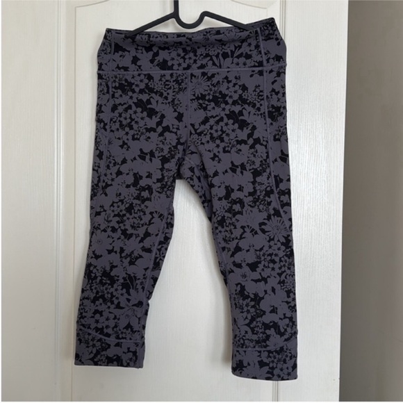 Lululemon | In Movement | Crop | *Everlux - Picture 4 of 17